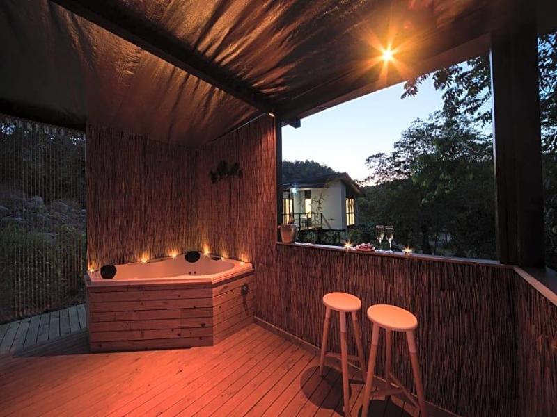 Seclude Adults Luxury Rainforest Retreat image