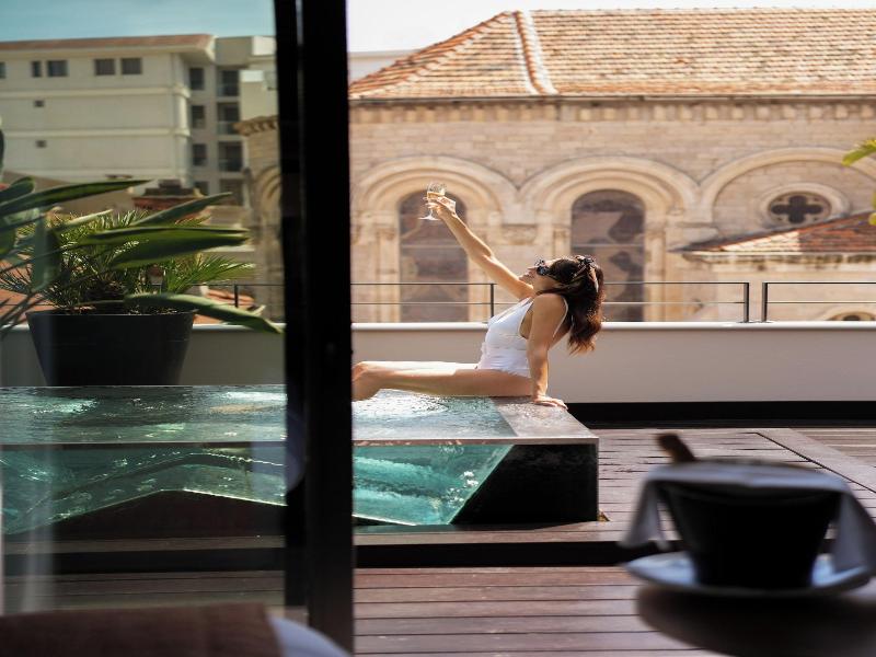 Five Seas Hotel image