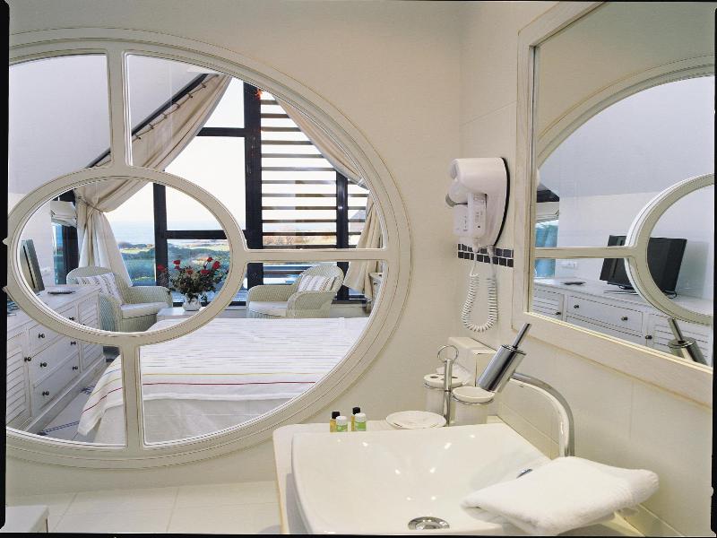 Hostellerie St-Mathieu,The Originals Collection image