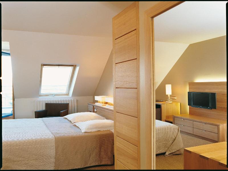 Hostellerie St-Mathieu,The Originals Collection image
