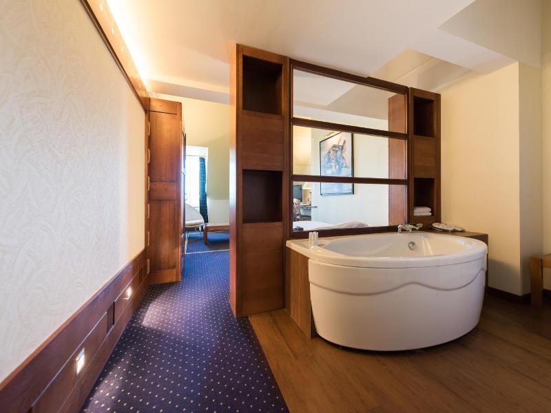 Hostellerie St-Mathieu,The Originals Collection image