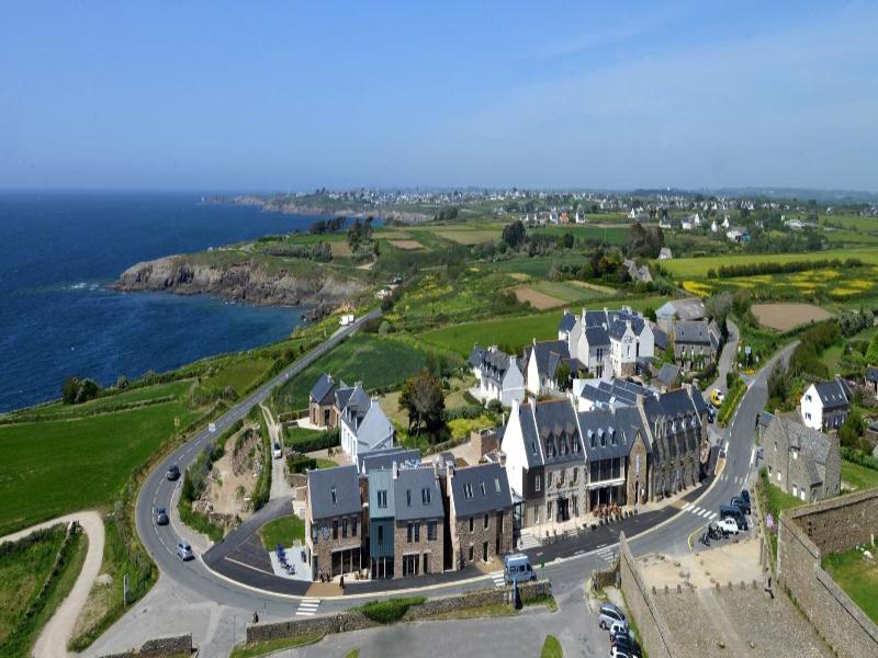 Hostellerie St-Mathieu,The Originals Collection image