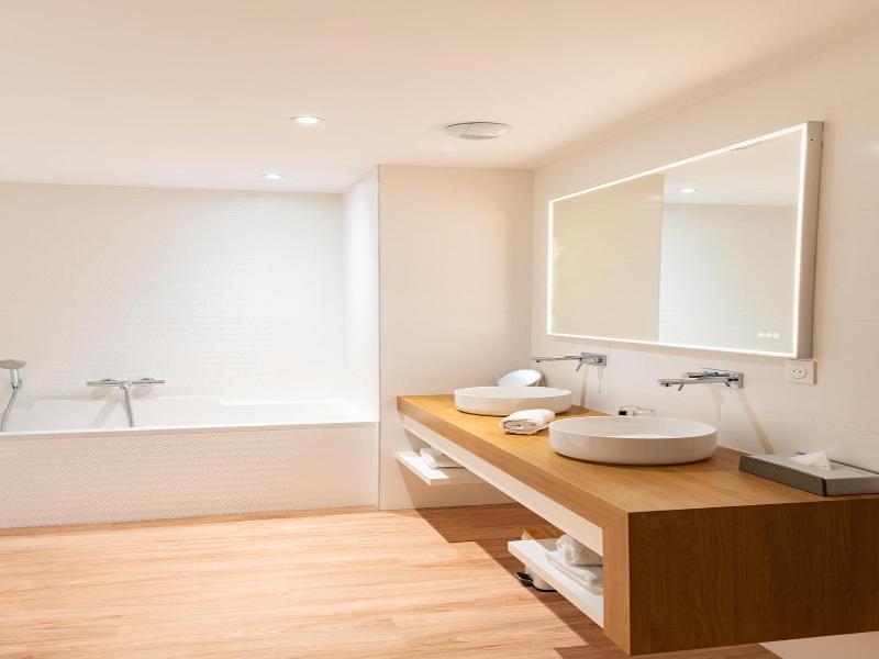 Hostellerie St-Mathieu,The Originals Collection image