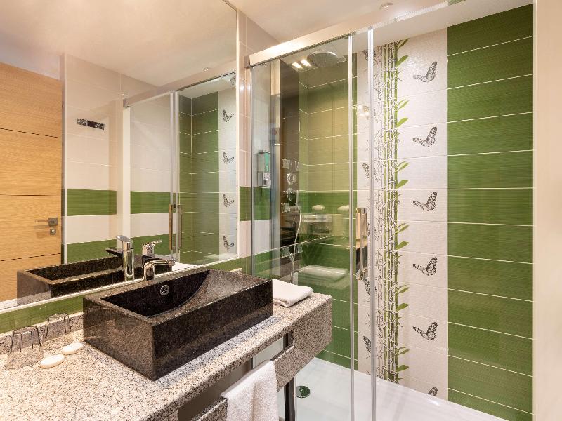 Best Western Hotel & SPA Pau Lescar Aeroport image