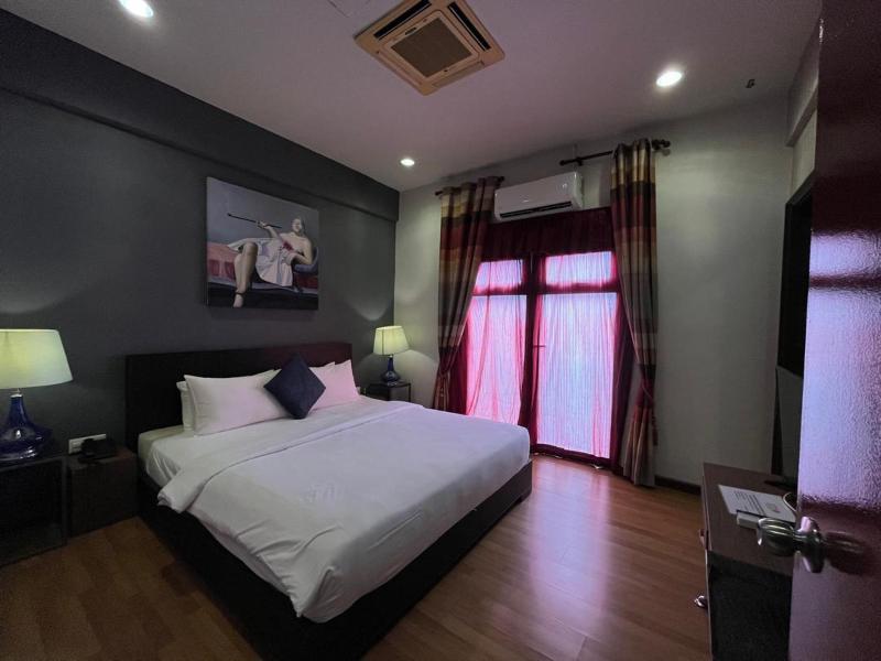 Arenaa Deluxe Boutique Hotel image