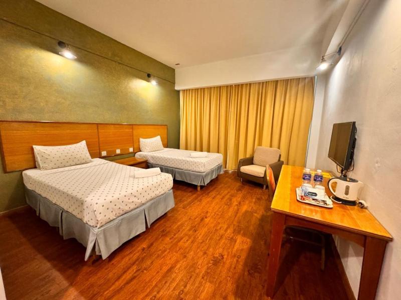 Mayres Hotel image 6