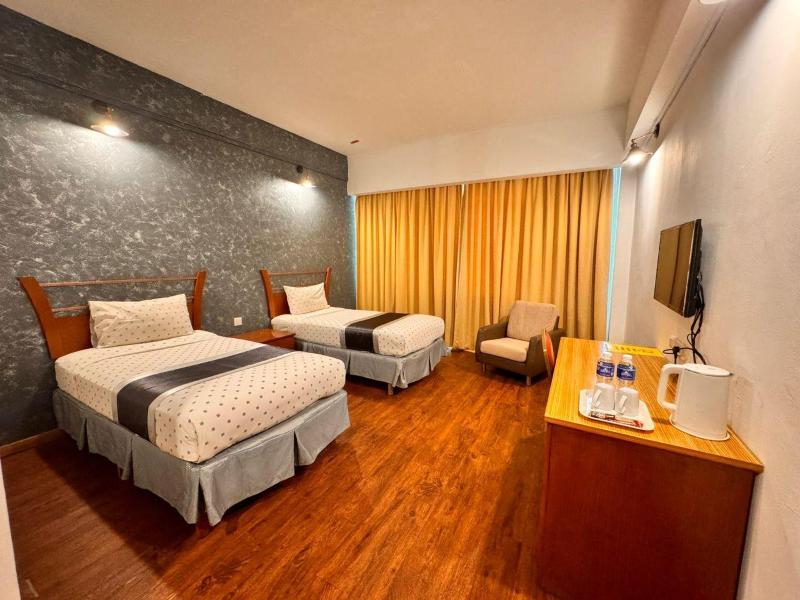Mayres Hotel image
