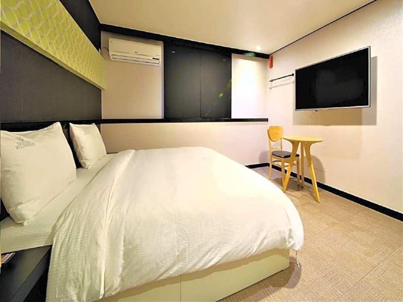 Elysee Hotel image