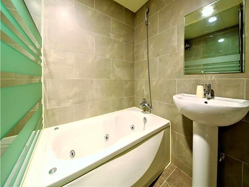 Elysee Hotel image