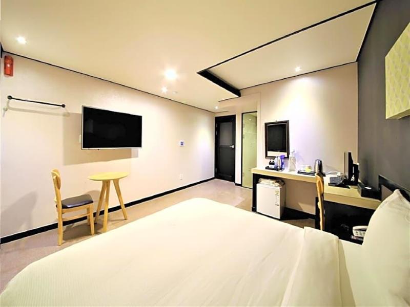 Elysee Hotel image