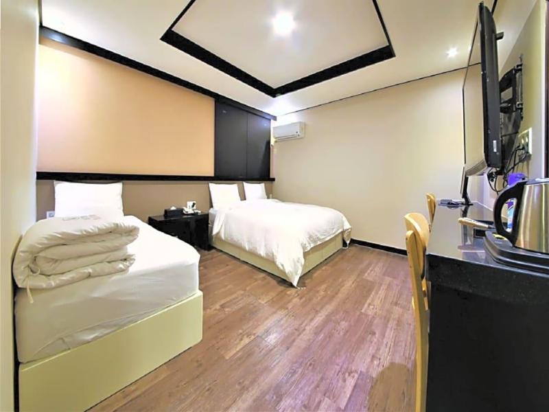 Elysee Hotel image