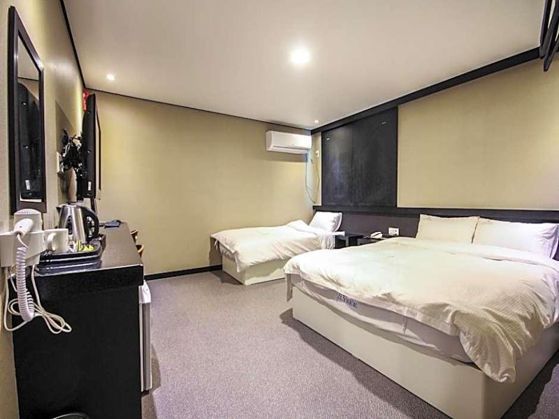 Elysee Hotel image