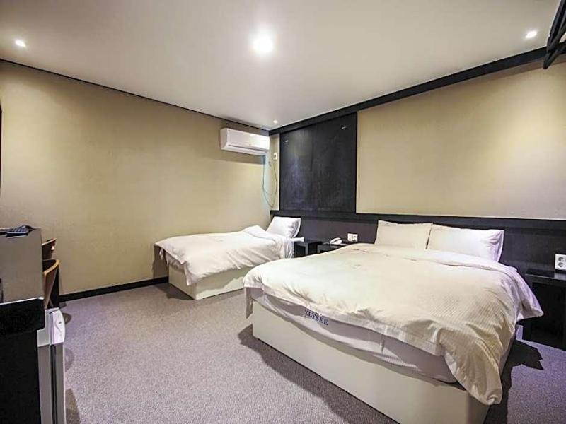 Elysee Hotel image