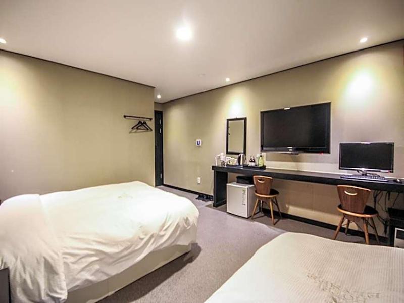 Elysee Hotel image