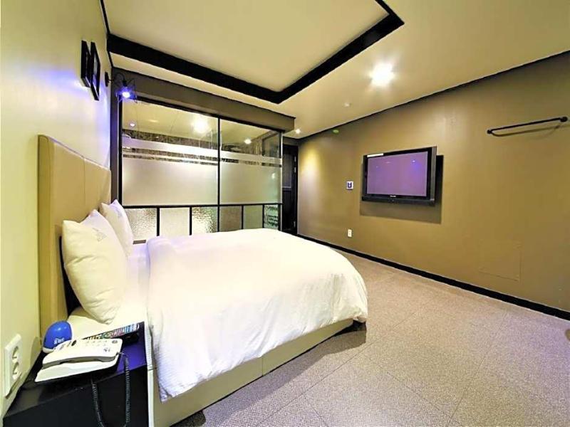 Elysee Hotel image