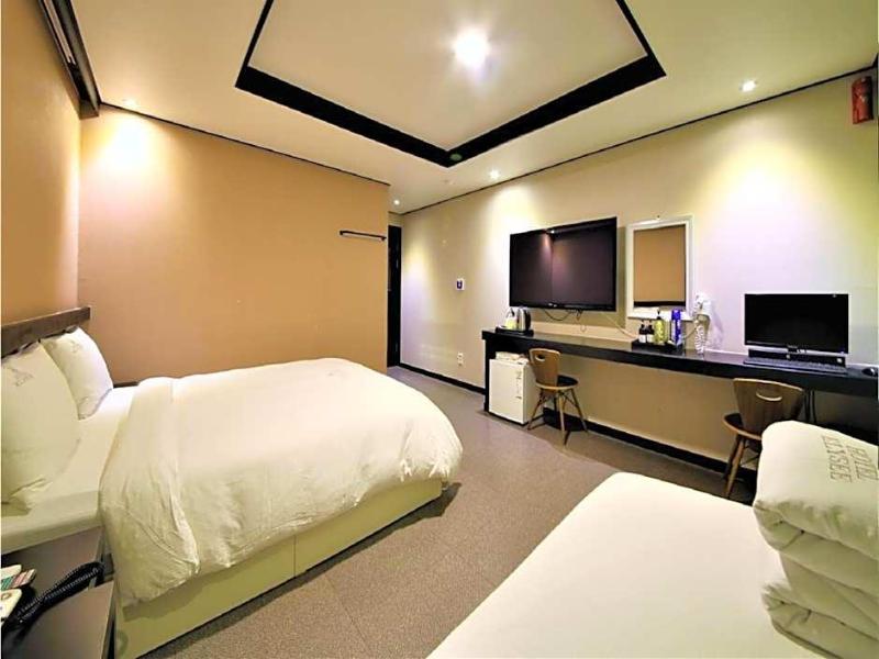 Elysee Hotel image