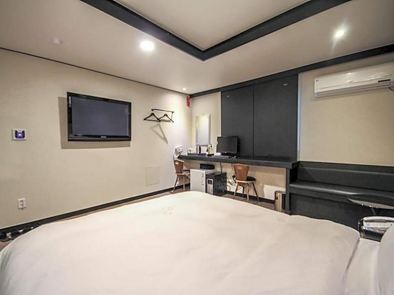 Elysee Hotel image