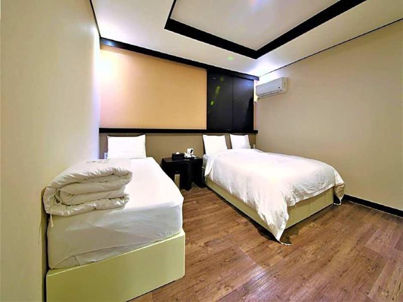 Elysee Hotel image