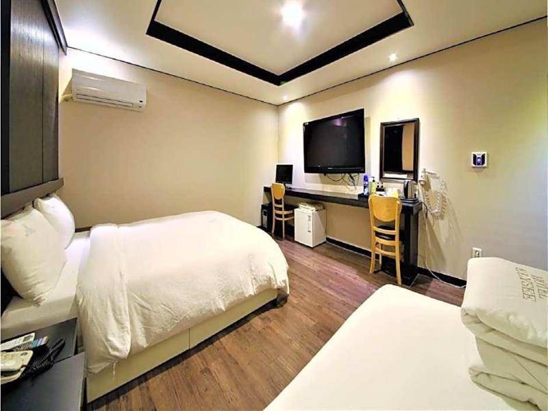 Elysee Hotel image