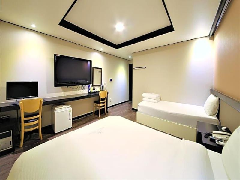 Elysee Hotel image