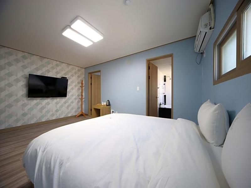 Elysee Hotel image