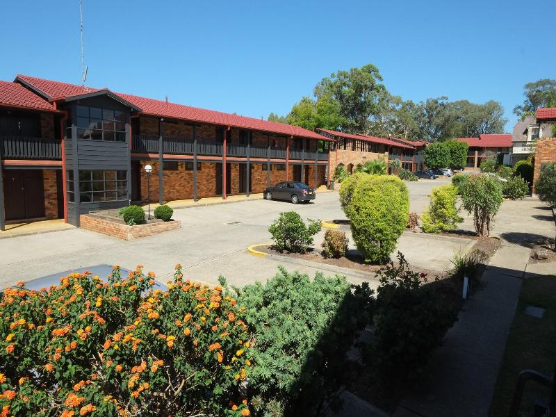 Maclin Lodge Motel image