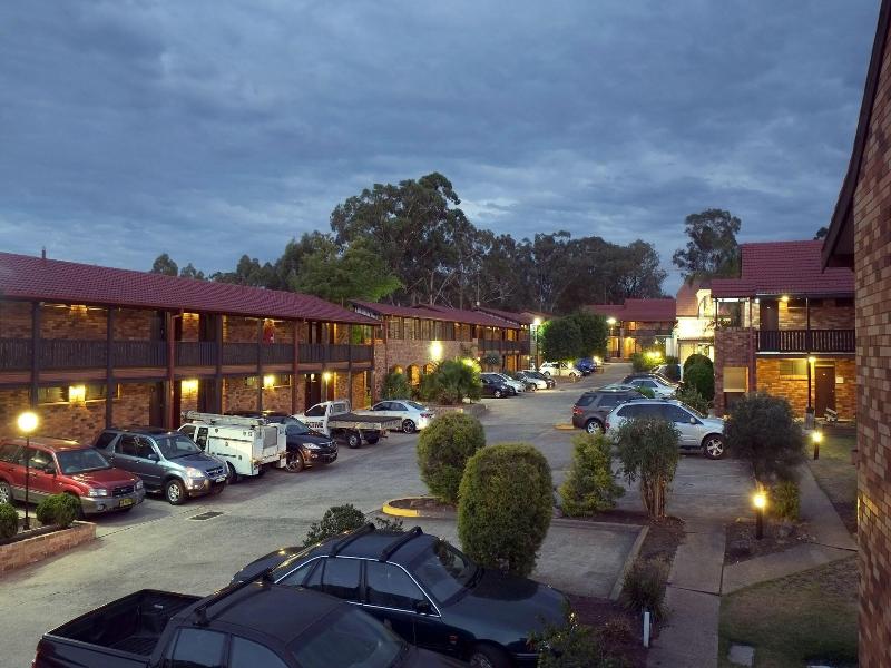 Maclin Lodge Motel image
