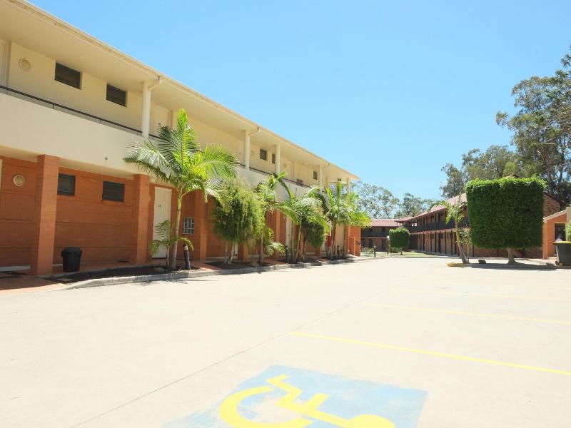 Maclin Lodge Motel image