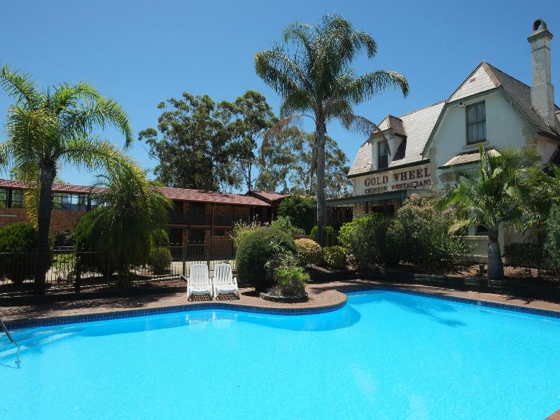 Maclin Lodge Motel image