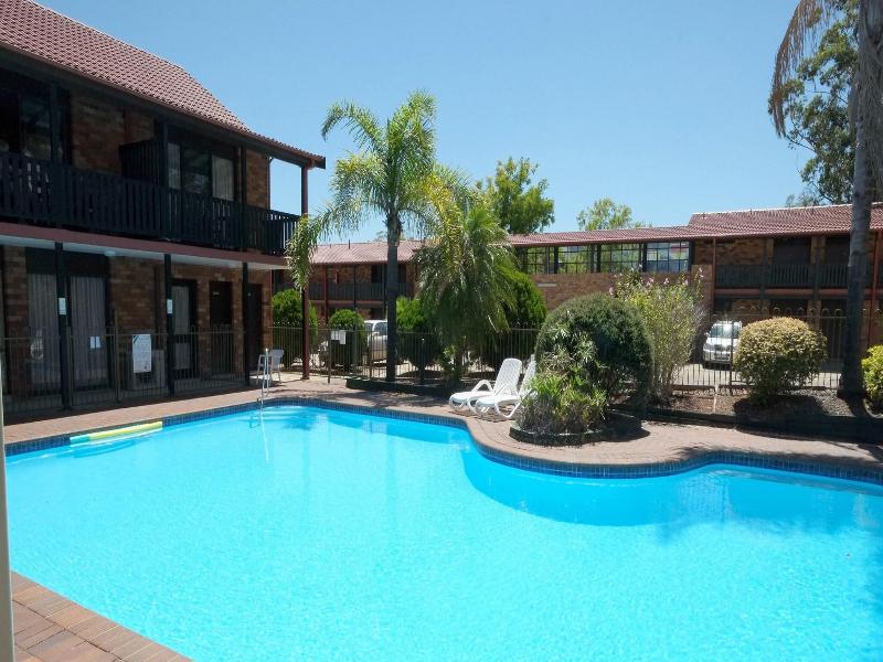 Maclin Lodge Motel image