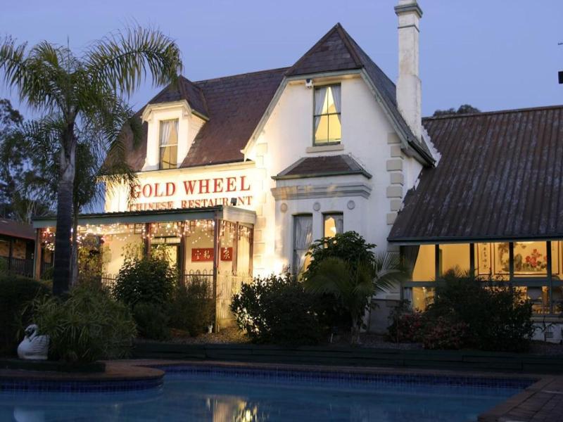 Maclin Lodge Motel image