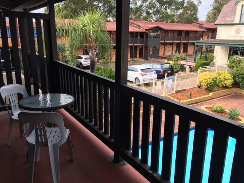 Maclin Lodge Motel image