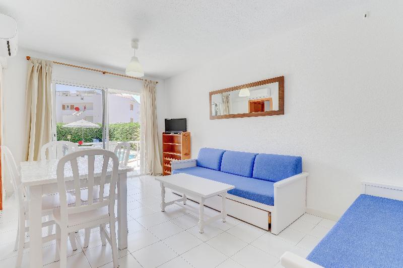 Llevant Apartamentos image