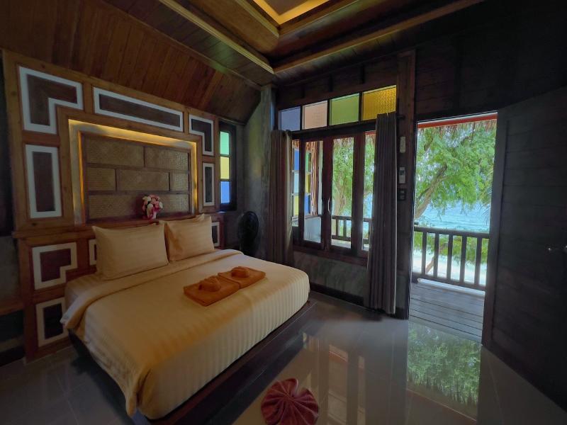 Phi Phi Relax Beach Resort image
