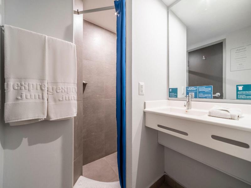City Express by Marriott Ciudad del Carmen image