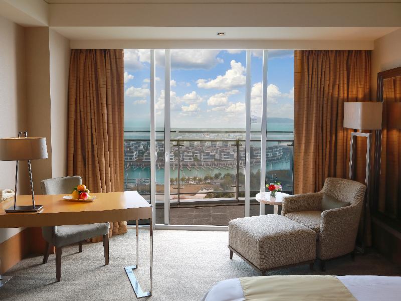 TWIN DELUXE SEA VIEW