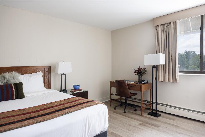 The Andrew Hotel image