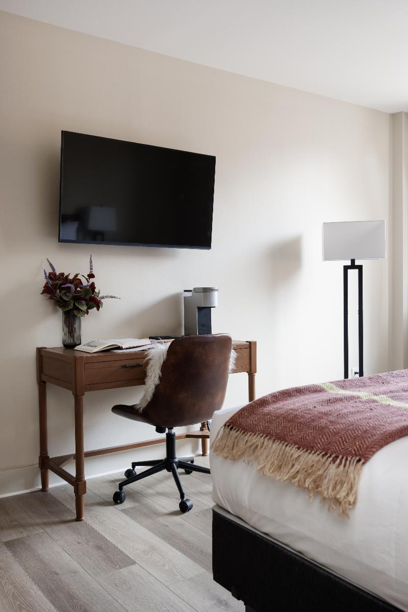 The Andrew Hotel image