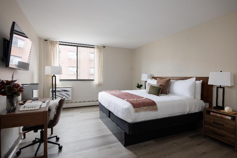The Andrew Hotel image
