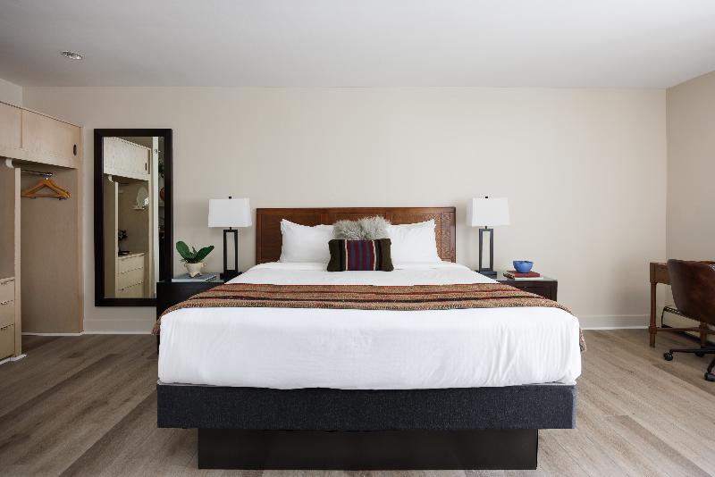 The Andrew Hotel image