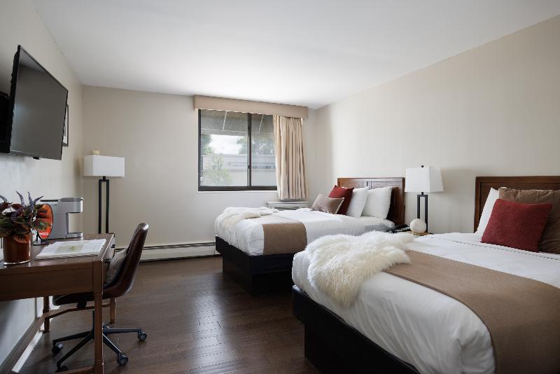 The Andrew Hotel image