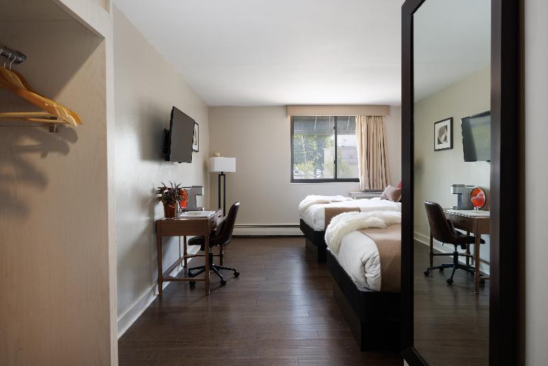 The Andrew Hotel image