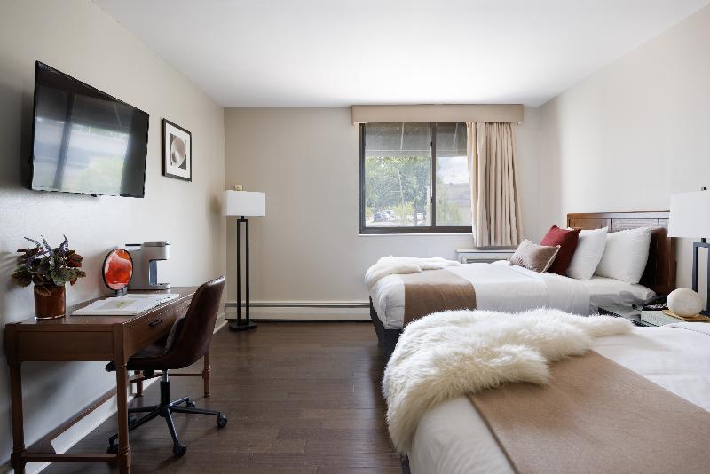 The Andrew Hotel image