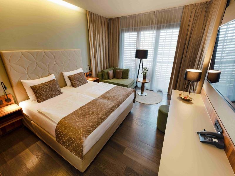 Therme Laa - Hotel & Silent Spa image