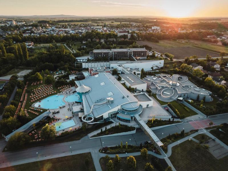 Therme Laa - Hotel & Silent Spa image