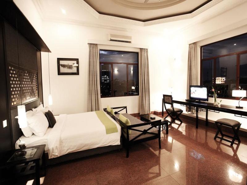 White Mansion Hotel image