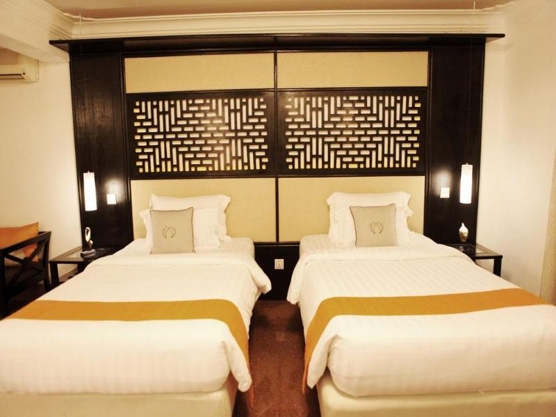 White Mansion Hotel image