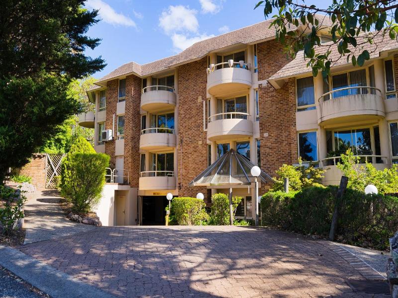 Wahroonga Waldorf Apartments Sydney image