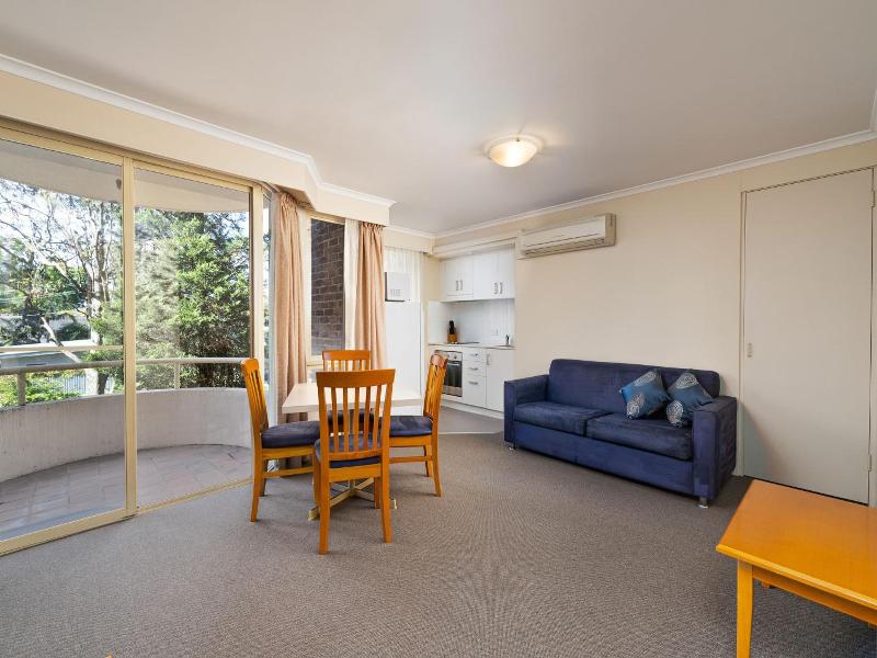 Wahroonga Waldorf Apartments Sydney image