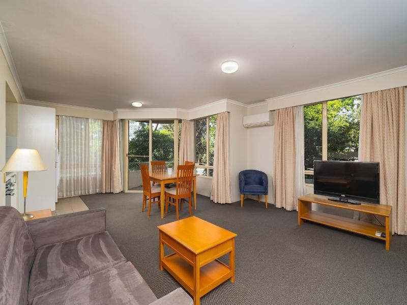 Wahroonga Waldorf Apartments Sydney image